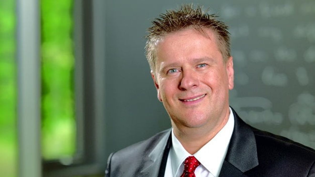 S&T Hannes Niederhauser