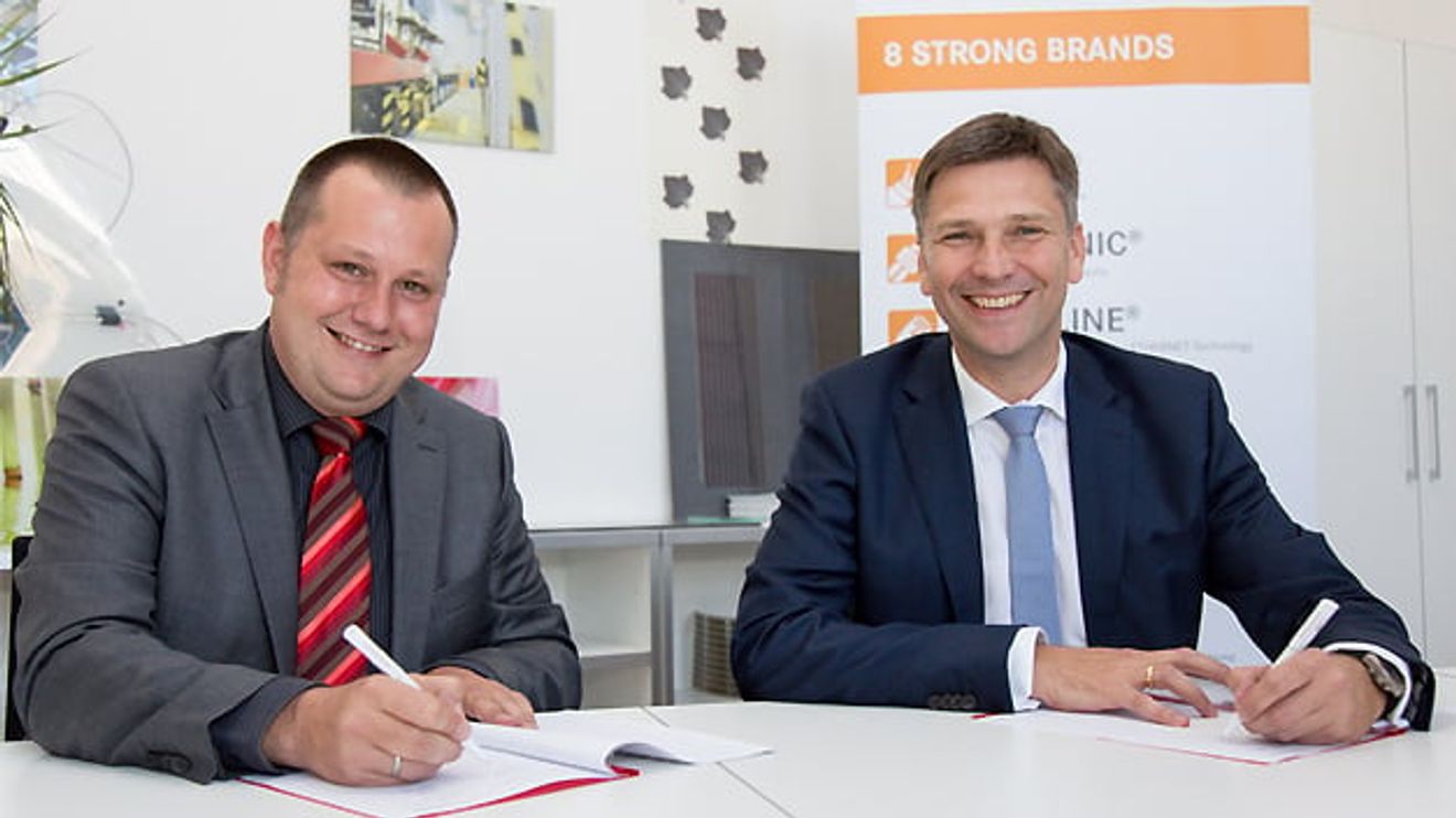 Georg Stawowy, Chief Technology and Innovation Officer of Lapp Holding AG, and Dr. Ralph Pätzold, CEO of Belectric OPV