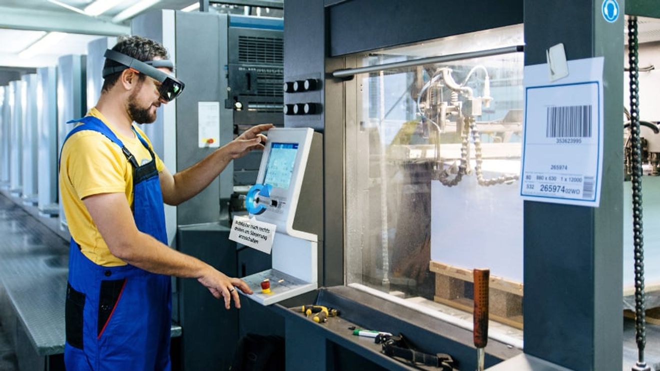 Inosoft shows process visualization with Hololens glasses Inosoft shows process visualization with Hololens glasses
