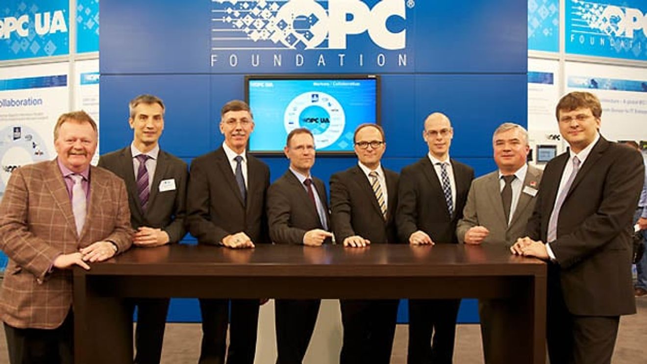 Ziehen gemeinsam am OPC-Strang Ziehen gemeinsam am OPC-Strang