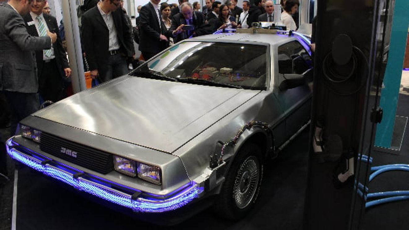 At the Hannover Messe 2016, Phoenix Contact is exhibiting a converted original DoLorean that can be charged via the new CCSplus.