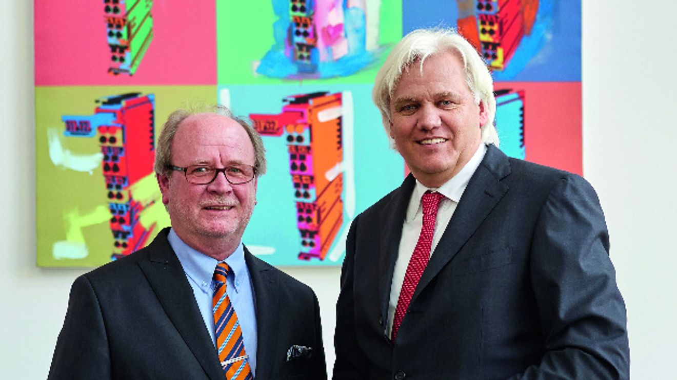 Fritz Bentrup (left), Managing Director of Schirmer Maschinen, and Hans Beckhoff, Managing Director of Beckhoff Automation.