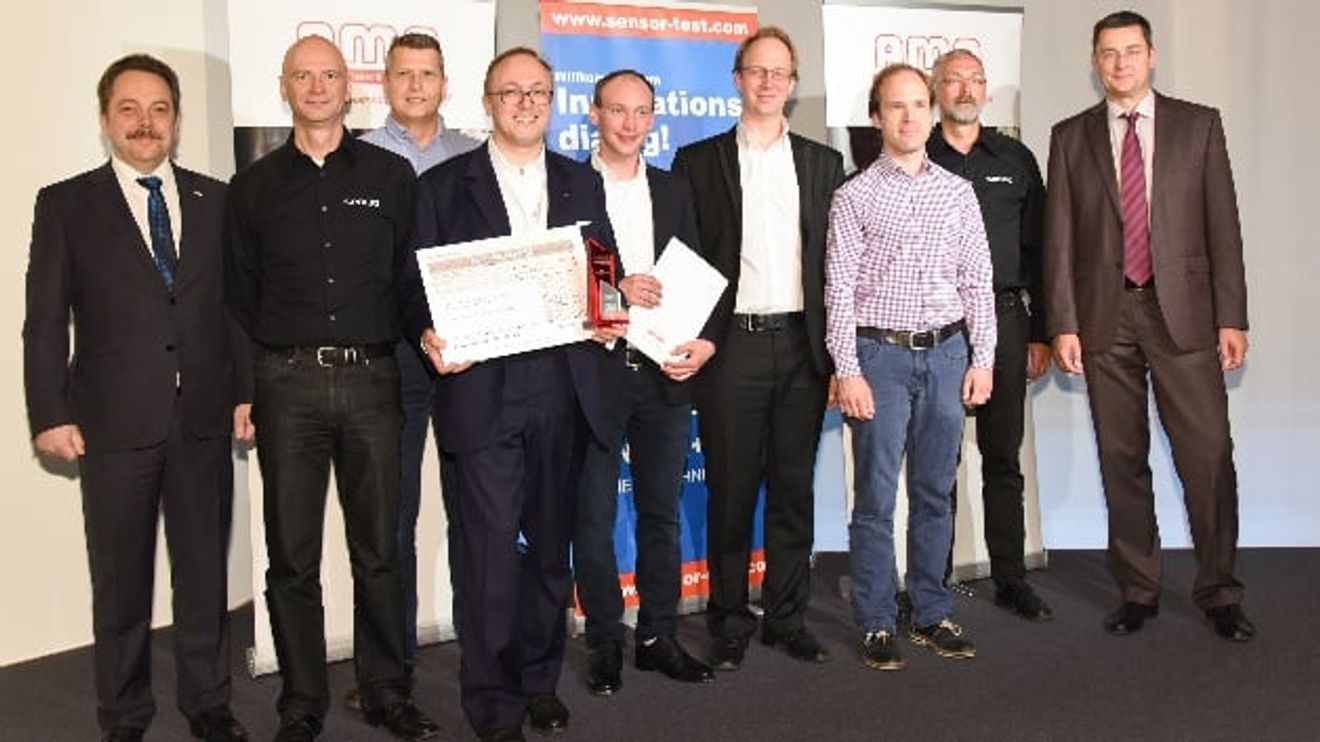 Winning team "Magnetic Flow Cytrometry (MRCyte)" l-r: Peter Krause (AMA), Oliver Maiwald, Johan Jansen (Sencio), Dr. Oliver Hayden, Mathias Reisbeck, Lukas Richter (Siemens Healthcare), Dr. Ronald Lehndorff (Sensitec), Ignas van Dommelen (Se