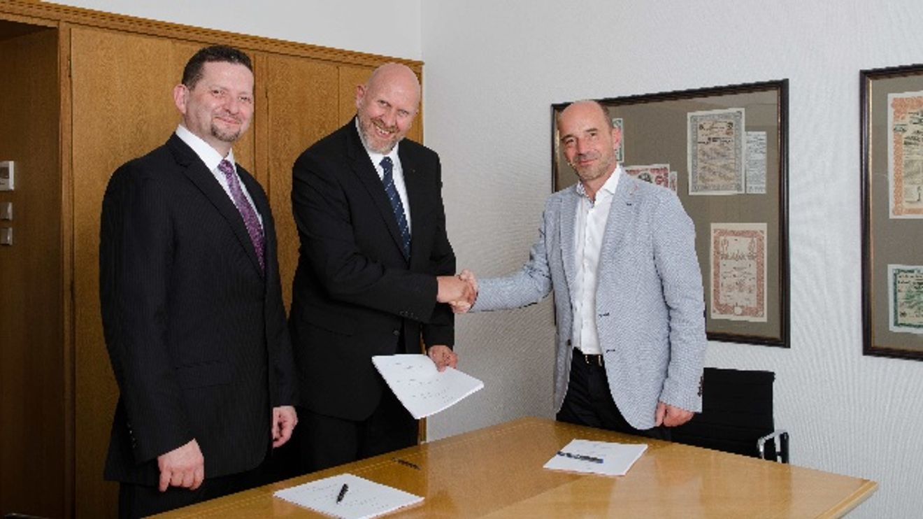 Rolf A. Sonderegger, CEO Kistler-Gruppe, Dr. Volker Schatz, Vorstand Schatz AG, und Martin Schatz, Managing Director Schatz USA Inc. Rolf A. Sonderegger, CEO Kistler-Gruppe, Dr. Volker Schatz, Vorstand Schatz AG, und Martin Schatz, Managing Director Schatz USA Inc.