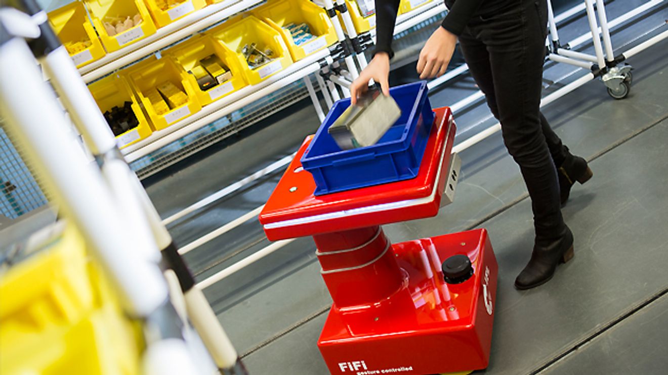 Transportsystem FiFi wird beladen Transportsystem FiFi wird beladen