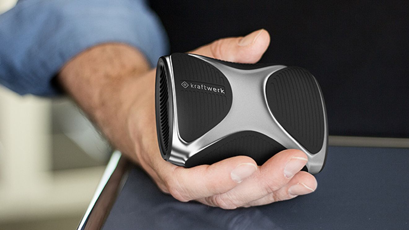 Das Kraftwerk für die Hosentasche: Mit der mobilen Brennstoffzelle lassen sich Smartphones, Tablets und andere mobile Endgeräte mit USB-Anschluss laden. Das Kraftwerk für die Hosentasche: Mit der mobilen Brennstoffzelle lassen sich Smartphones, Tablets und andere mobile Endgeräte mit USB-Anschluss laden.
