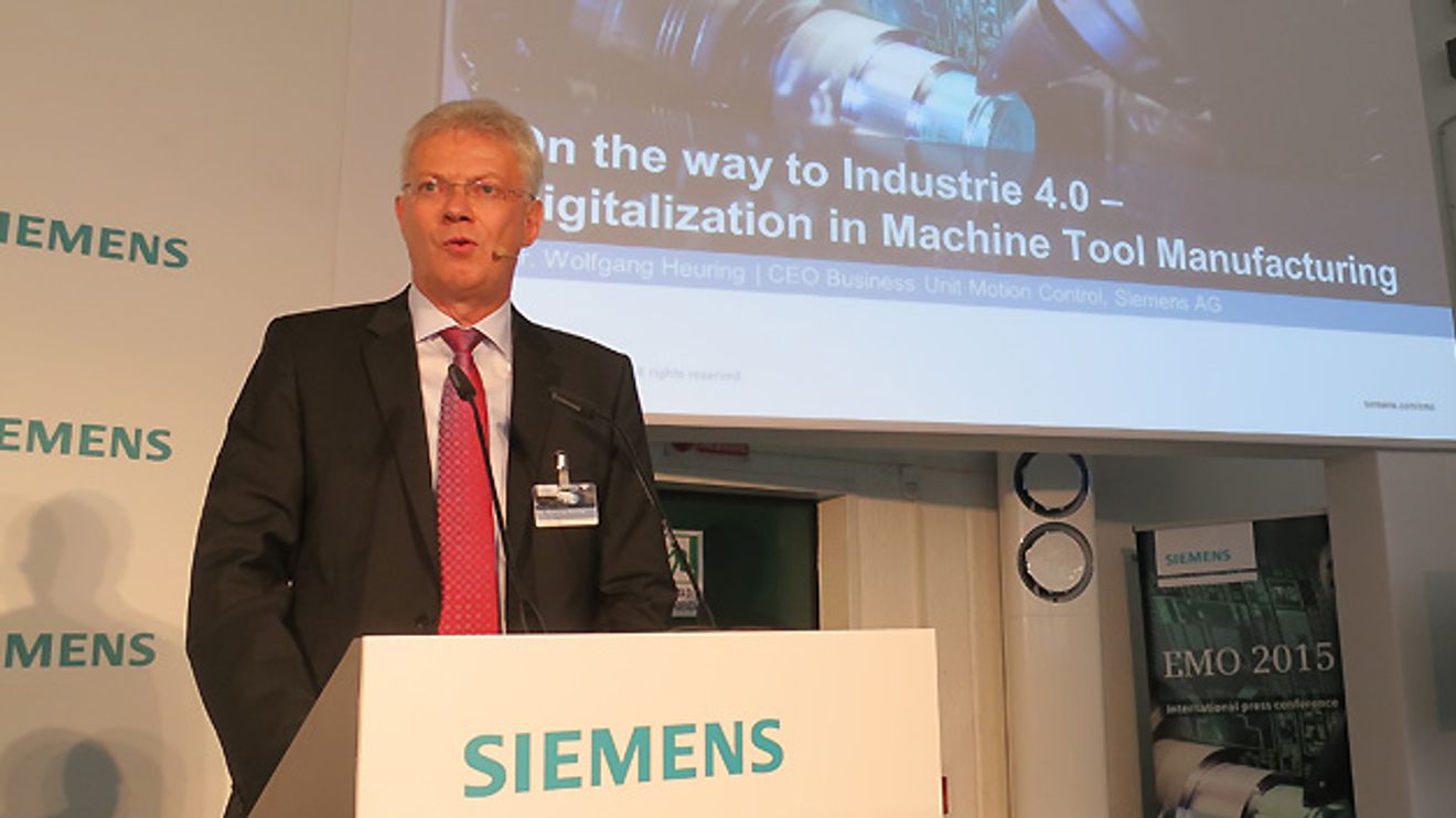 Dr. Wolfgang Heuring von Siemens auf der Pressekonferenz zur EMO 2015, Bild Computer&AUTOMATION Dr. Wolfgang Heuring von Siemens auf der Pressekonferenz zur EMO 2015, Bild Computer&AUTOMATION