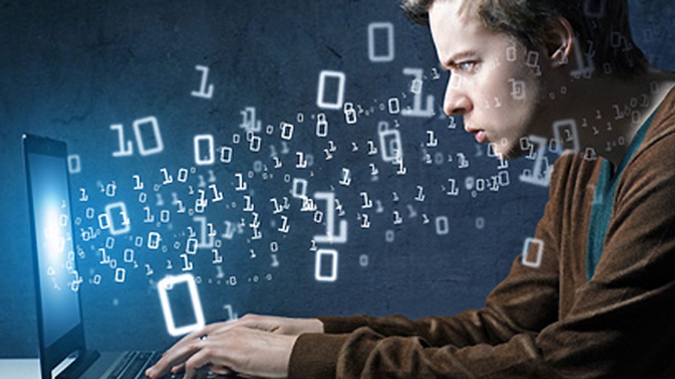 IT-Mitarbeiter am PC IT-Mitarbeiter am PC
