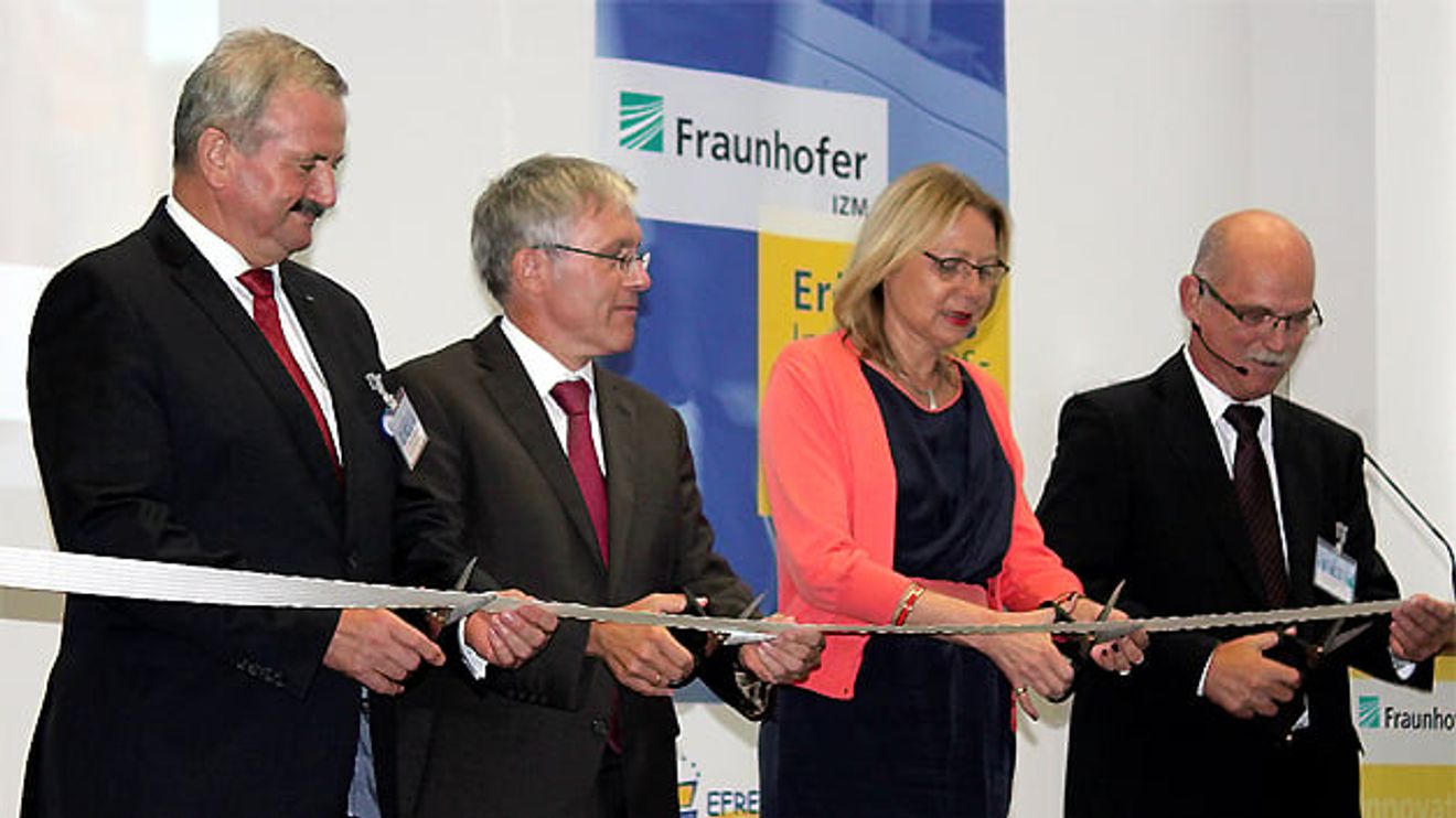 Prof. Reimund Neugebauer, Dr. Stefan Mengel, Cornelia YAzer und Prof. Klaus Dieter lang bei der Eröffnung des Zentrums AdaptSys Prof. Reimund Neugebauer, Dr. Stefan Mengel, Cornelia YAzer und Prof. Klaus Dieter lang bei der Eröffnung des Zentrums AdaptSys
