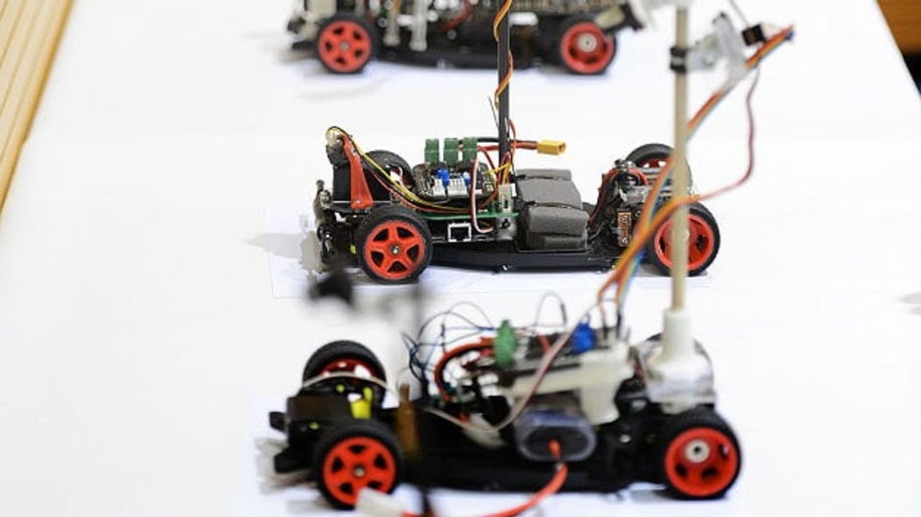 Schummeln ging nicht. Nach den Testfahrten mussten alle Teams ihre Fahrzeug zur Inspektion abgeben und durften sie erst zum eigentlichen Rennen wieder nehmen. Schummeln ging nicht. Nach den Testfahrten mussten alle Teams ihre Fahrzeug zur Inspektion abgeben und durften sie erst zum eigentlichen Rennen wieder nehmen.