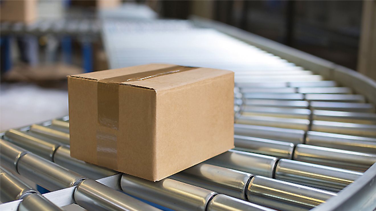 Paket auf Laufband