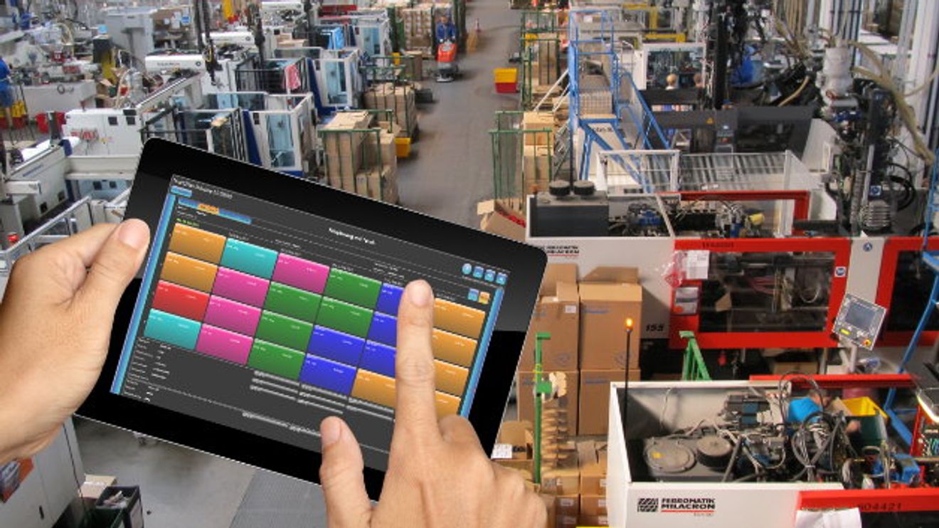 Bedienen und Beobachten: Taster und Touchscreen auf einem Panel Bedienen und Beobachten: Taster und Touchscreen auf einem Panel