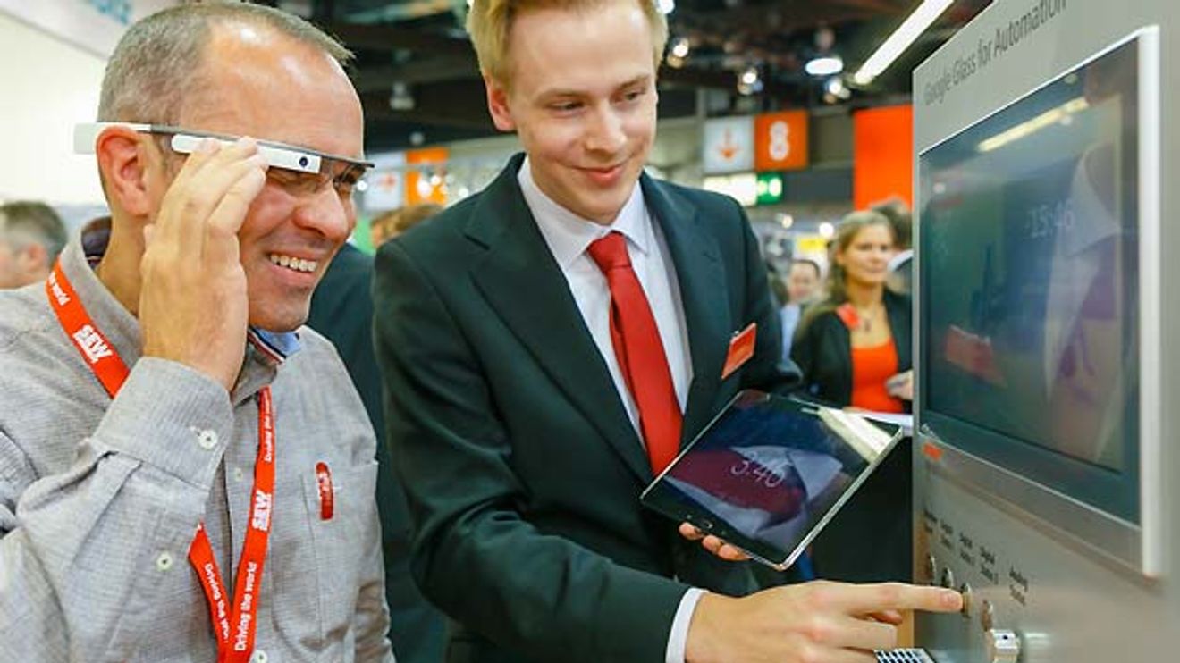 Demo der Google Brille Glass bei Beckhoff Demo der Google Brille Glass bei Beckhoff
