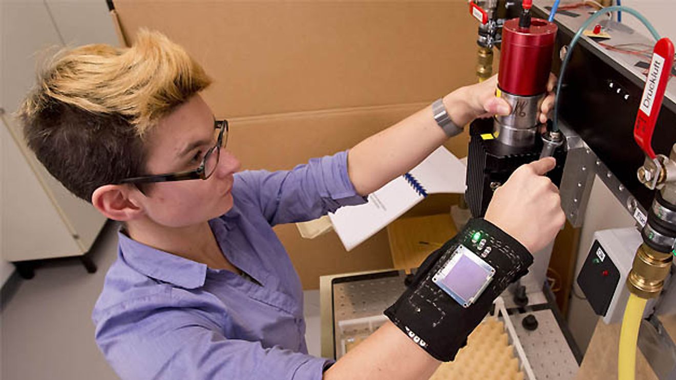 Ulrike Schmuntzsch, Entwicklerin der Sensor-Manschette jpg Ulrike Schmuntzsch, Entwicklerin der Sensor-Manschette jpg