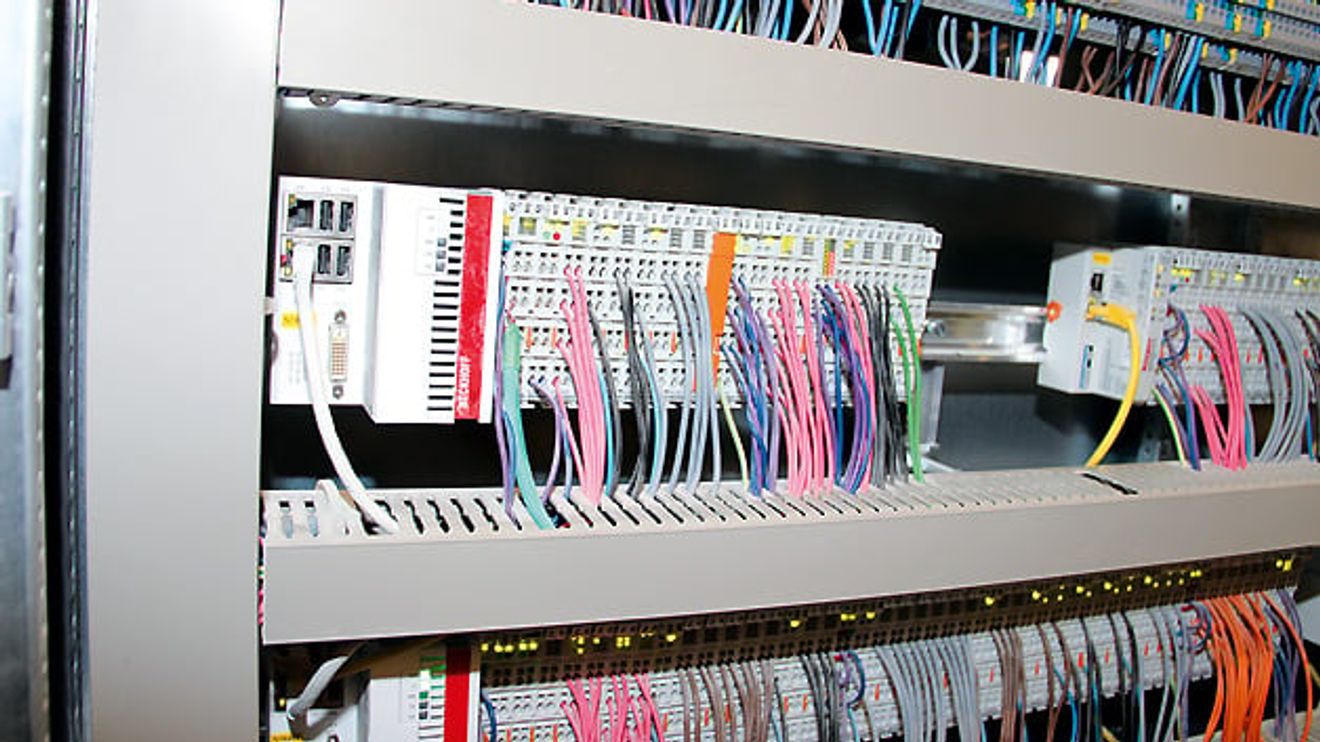 Steuerung der Korridor Suiten Funktion von Beckhoff Steuerung der Korridor Suiten Funktion von Beckhoff
