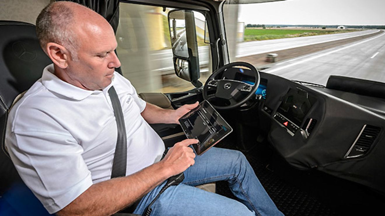 Selbstfahrender Future Truck 2025 von Daimler Benz Selbstfahrender Future Truck 2025 von Daimler Benz