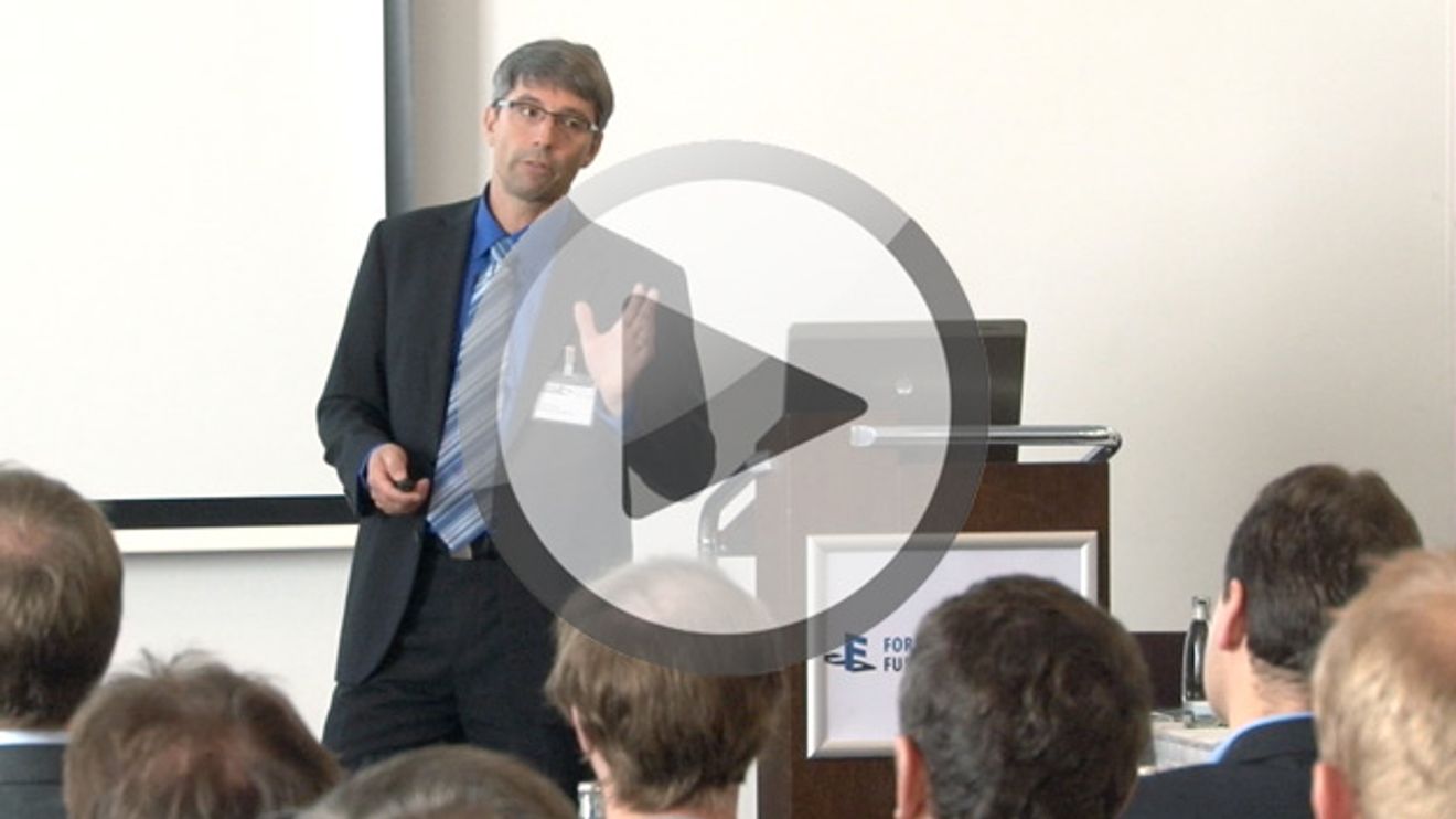 Stefan Ditting bei seinem Vortrag zum Thema Safety und Security auf dem Forum Funktionale Sicherheit
