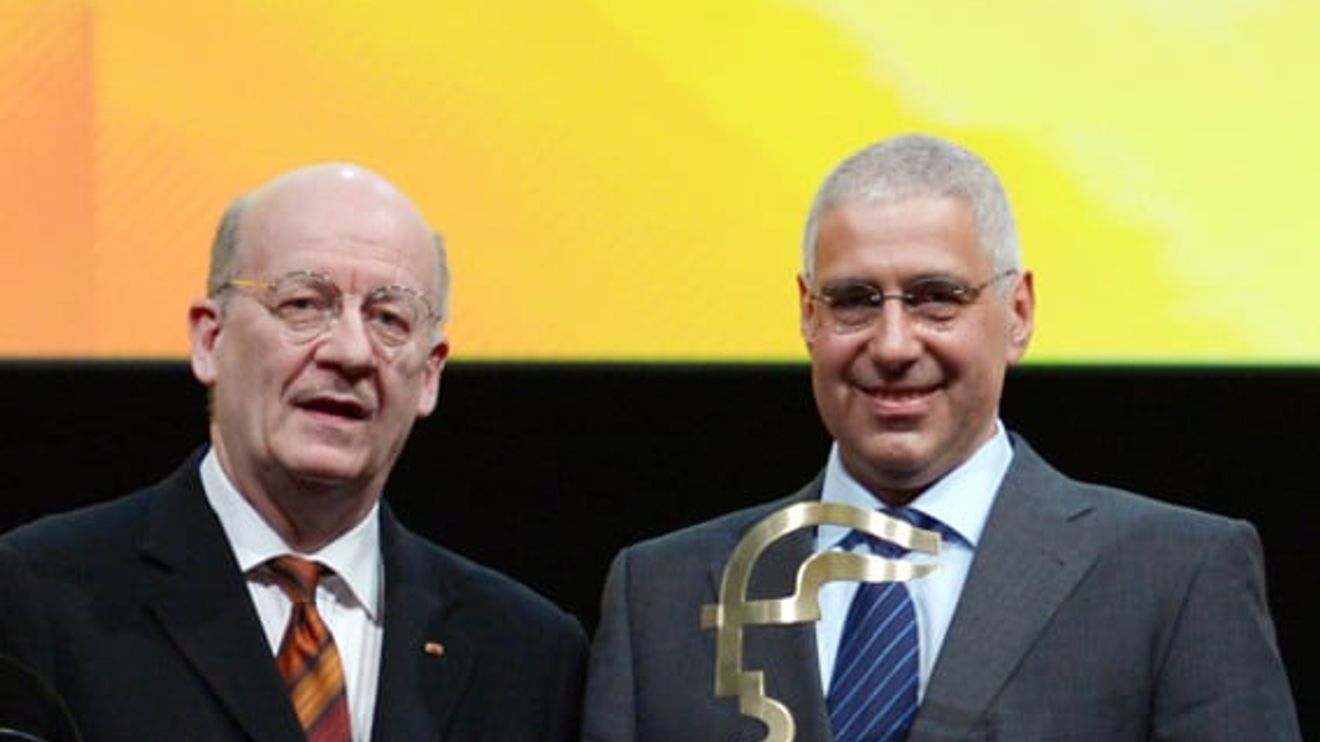 Deutsche Messe, Wolfgang Wahlster mit Hermes Award Gewinner Bosch Rexroth Dr  Ing  Karl Tragl 