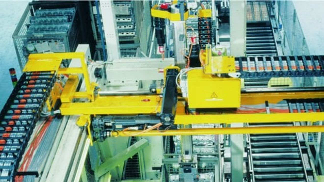 Lütze, Energieführungsketten und Schleppkettenleitungen