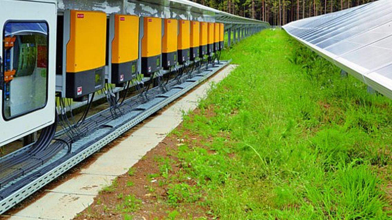 Phoenix Contact, Jura Solarpark, Wechselrichter Bank, Bild 4 