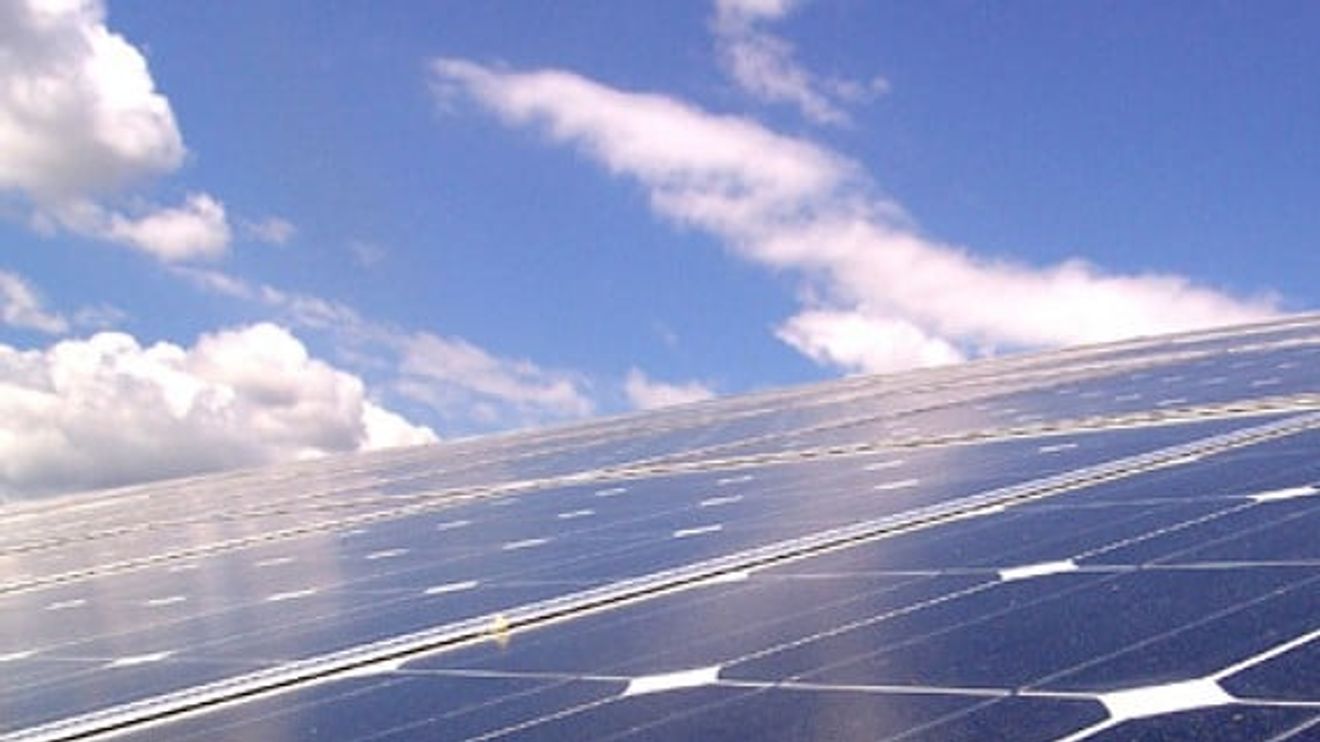 Siemens liefert schlüsselfertige Photovoltaik-Großanlagen und bietet auch den zugehörigen Service an.