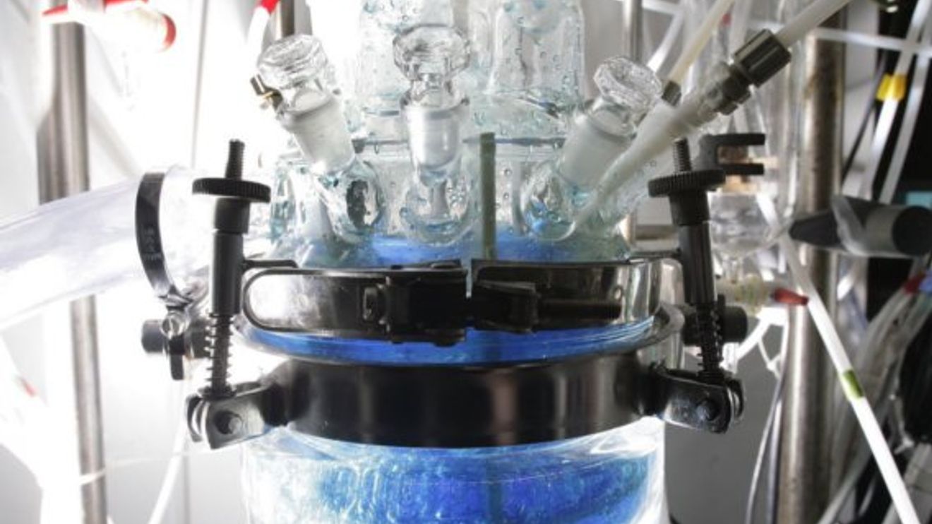 Synthesereaktor zur Erzeugung von Grundstoffen zur Batterieproduktion Synthesereaktor zur Erzeugung von Grundstoffen zur Batterieproduktion