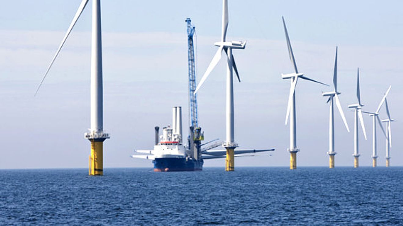 Montage des Offshore-Windparks Horns Rev 2