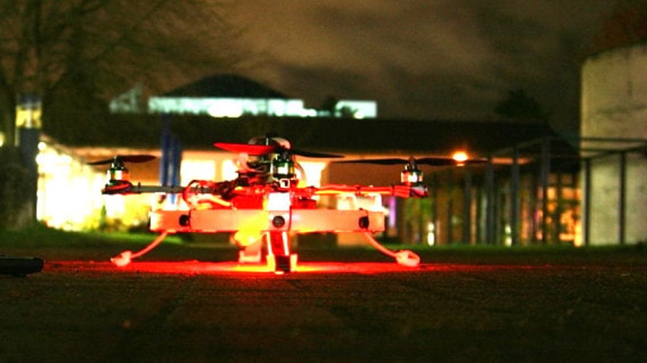 iCan 2011, Quadrokopter beleuchtet