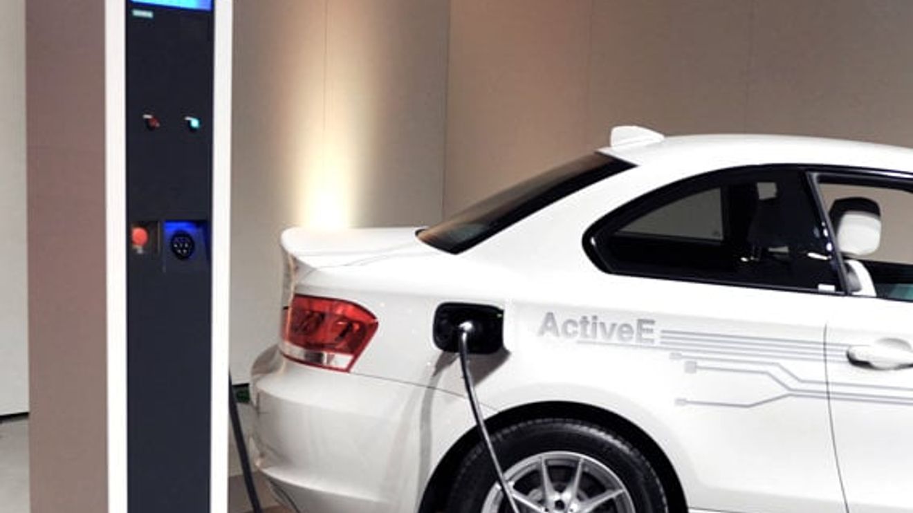 BMW ActiveE an Ladesäule BMW ActiveE an Ladesäule