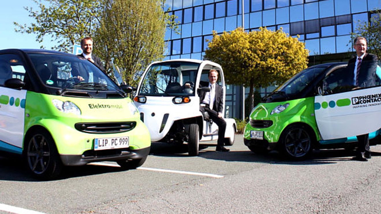 Elektrosmart vor dem Hauptsitz von Phoenix Contact Elektrosmart vor dem Hauptsitz von Phoenix Contact