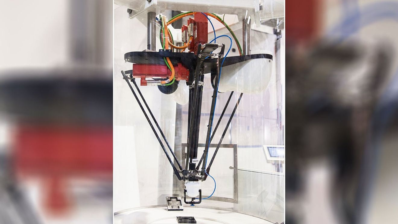 Kürzere Umrüstzeit mit Pick&Place-Roboter Kürzere Umrüstzeit mit Pick&Place-Roboter