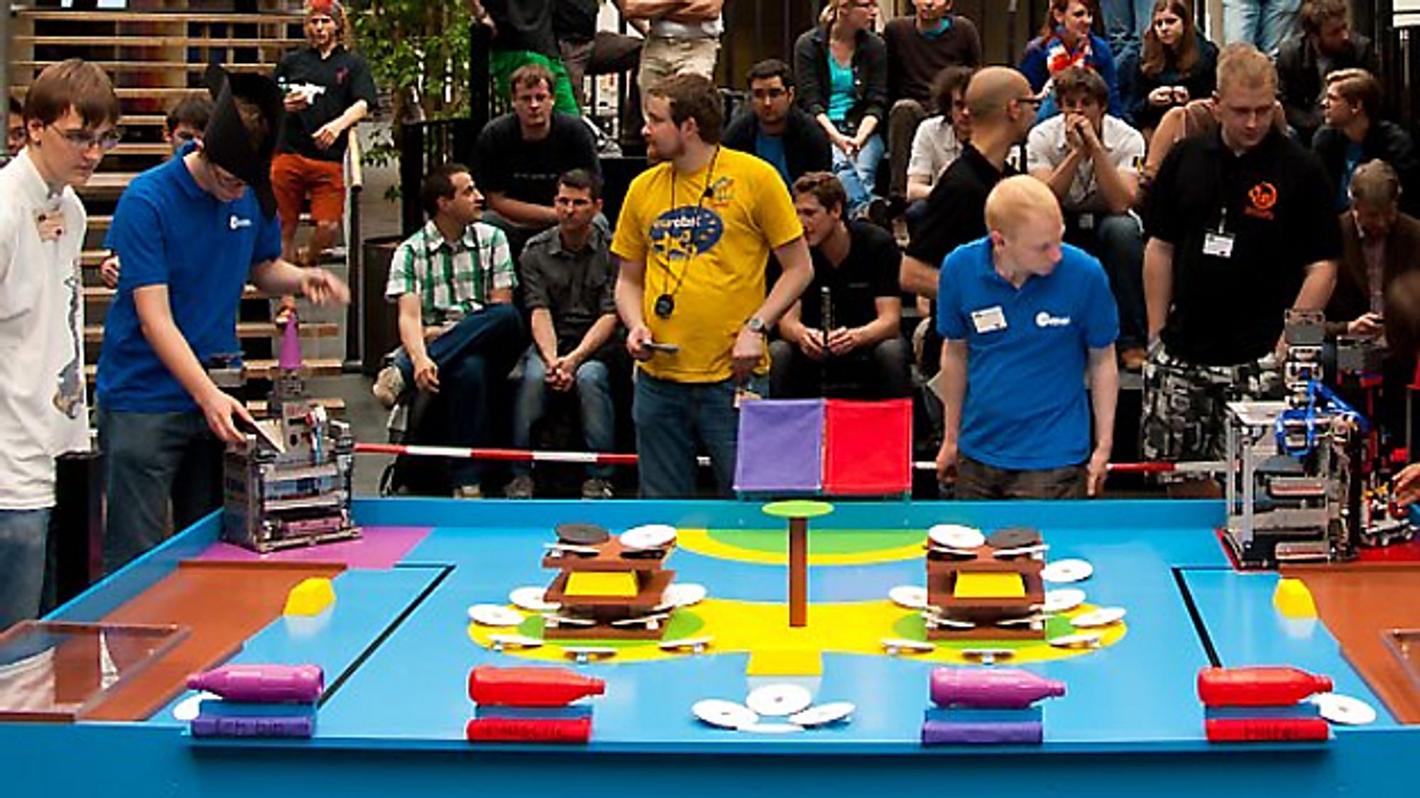 Jugendliche auf der EuroBot 2012