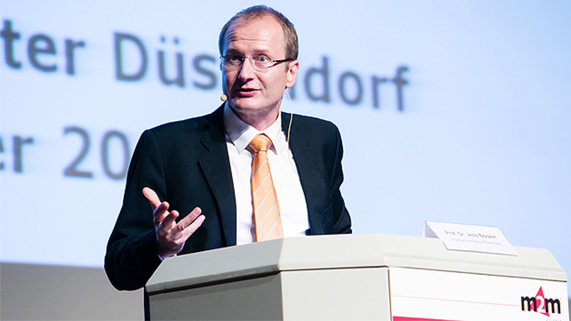 3 Prof  Dr  Jens Böcker auf dem M2M Summit 2013 neu1 