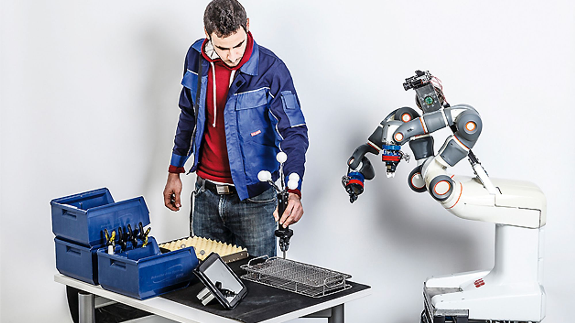 Werker mit PRACE-Produktionsassistent Werker mit PRACE-Produktionsassistent