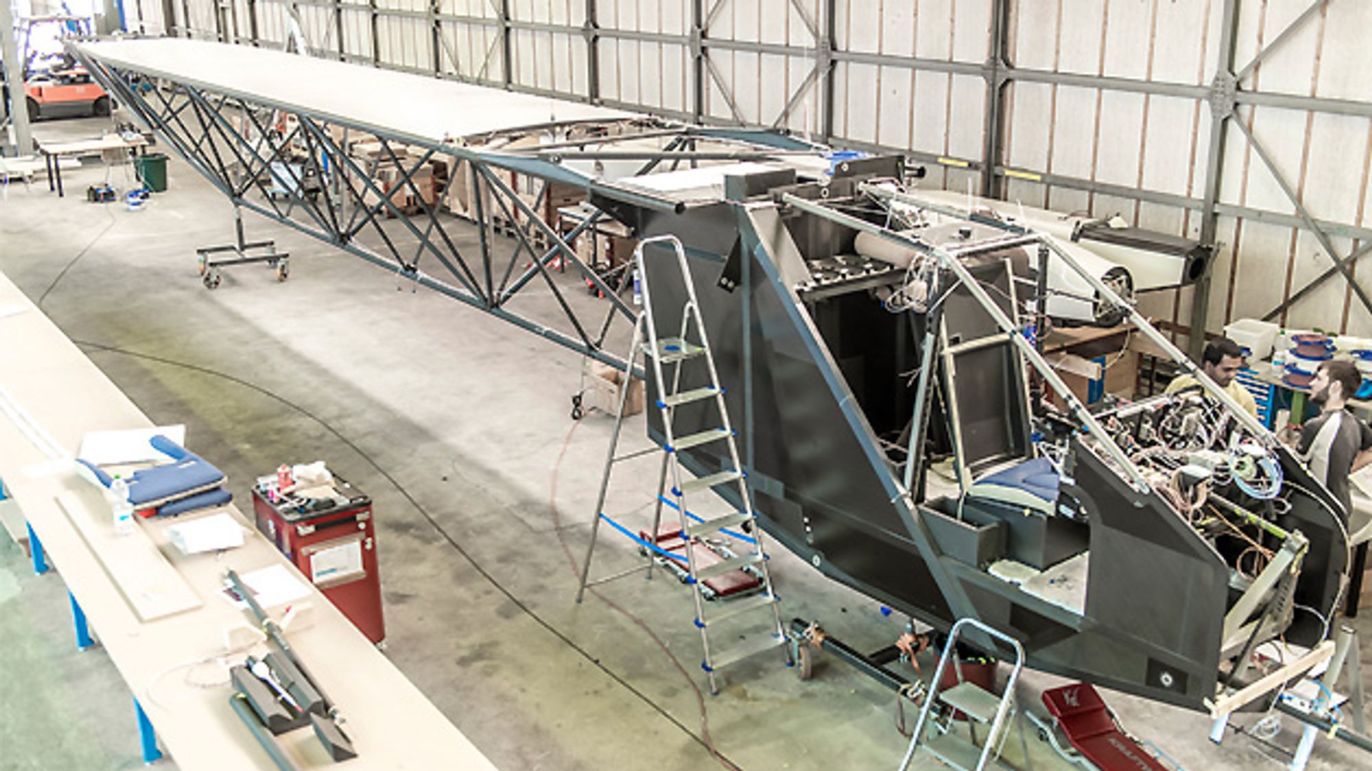 Cockpit und Flugzeugrumpf der Solar Impulse 2 aus Carbon