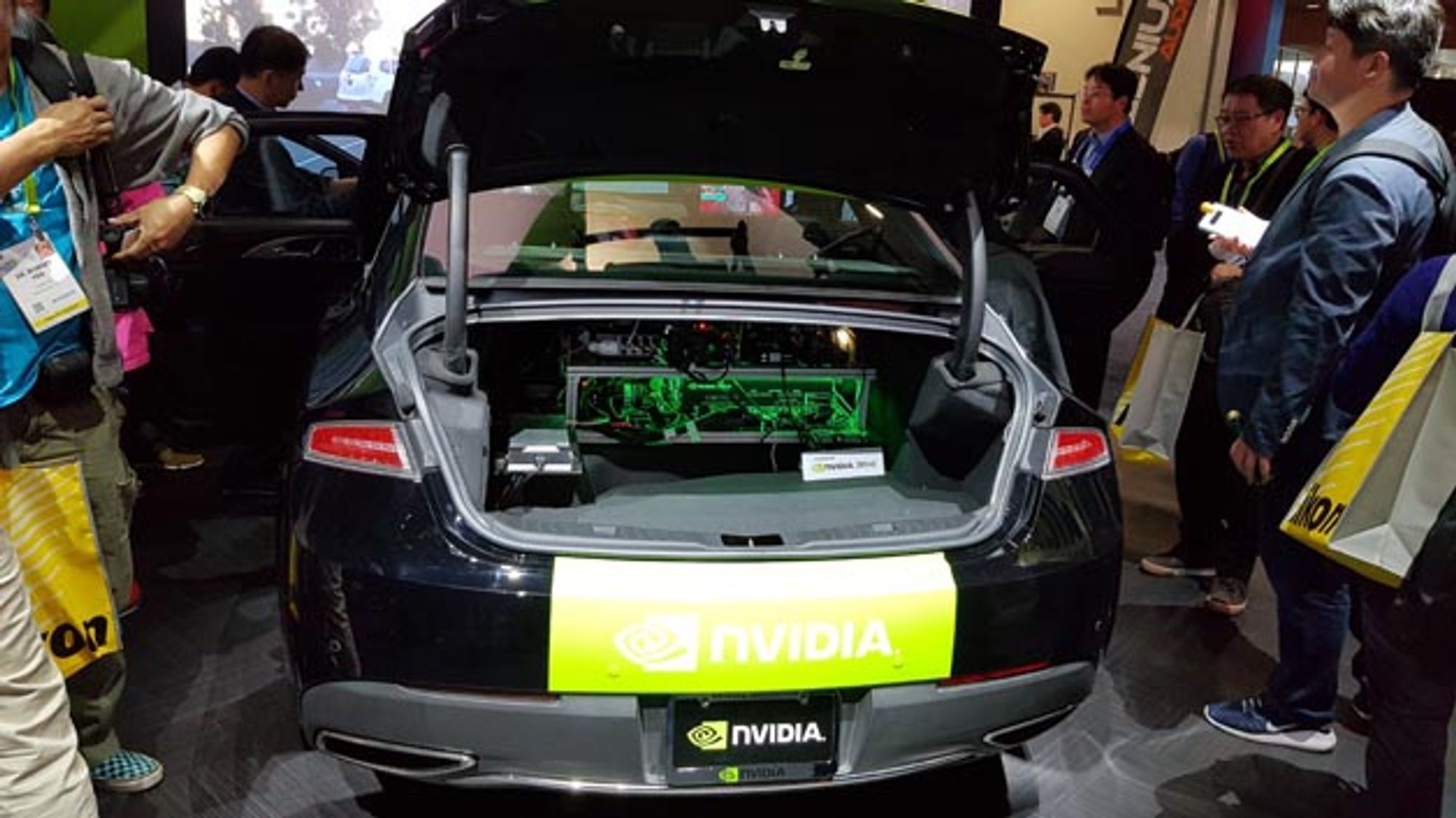 Unabdingbar für autonomes Fahren ist künstliche Intelligenz. Nvidia zeigte seinen Drive Autopilot mit KI.