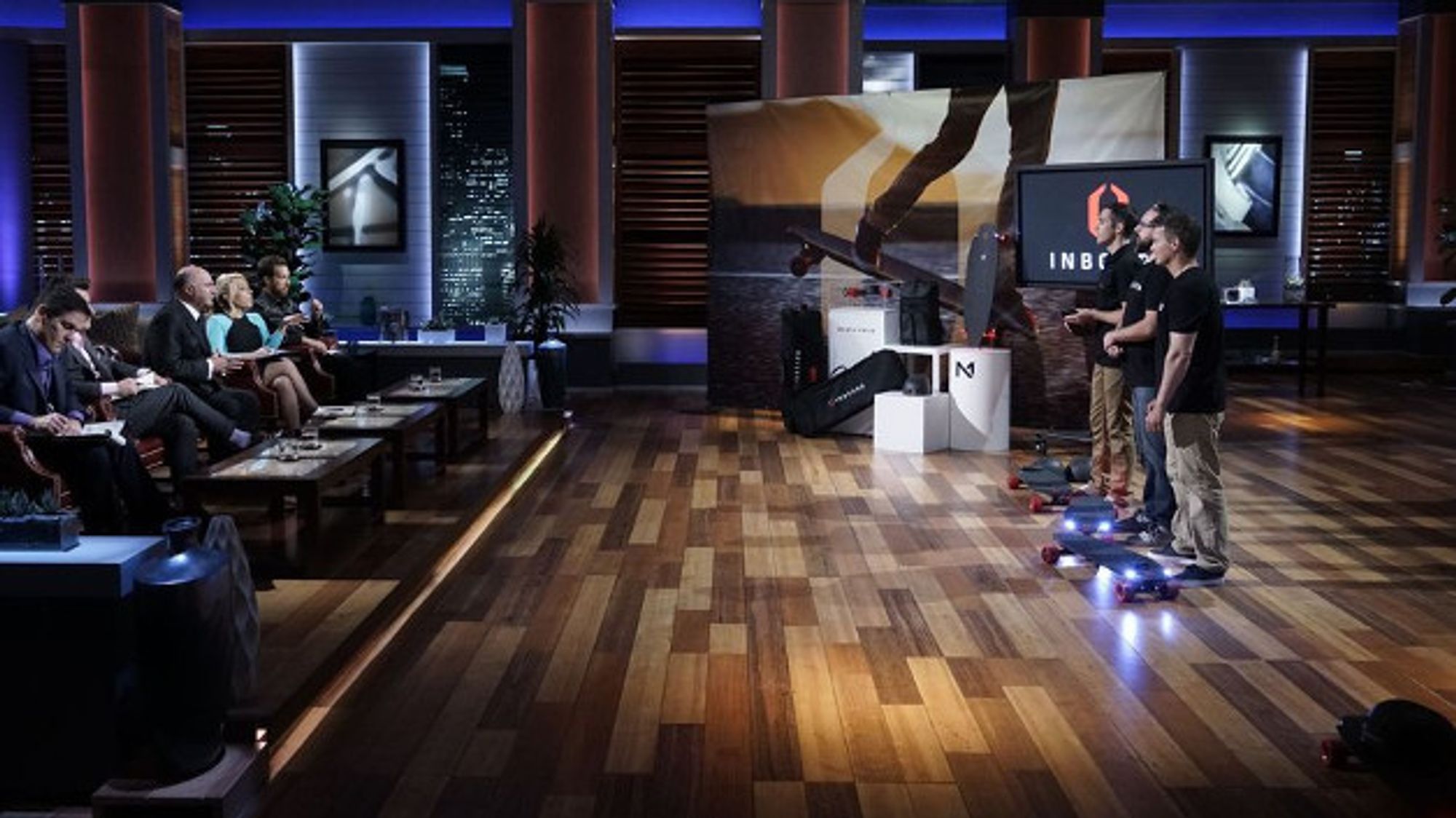 Beim Auftritt in der TV-Sendung Shark Tank hat das Team von Inboard Technology  ihre Boards sowie das Geschäftskonzept präsentiert.