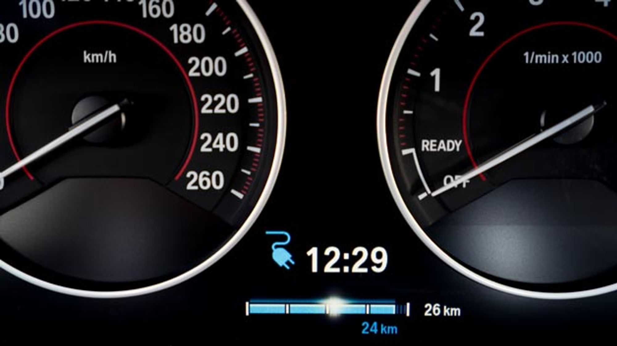 The Save Battery mode makes it possible to deliberately keep the energy capacity of the battery constant or to increase it when the charge level is less than 50 percent.