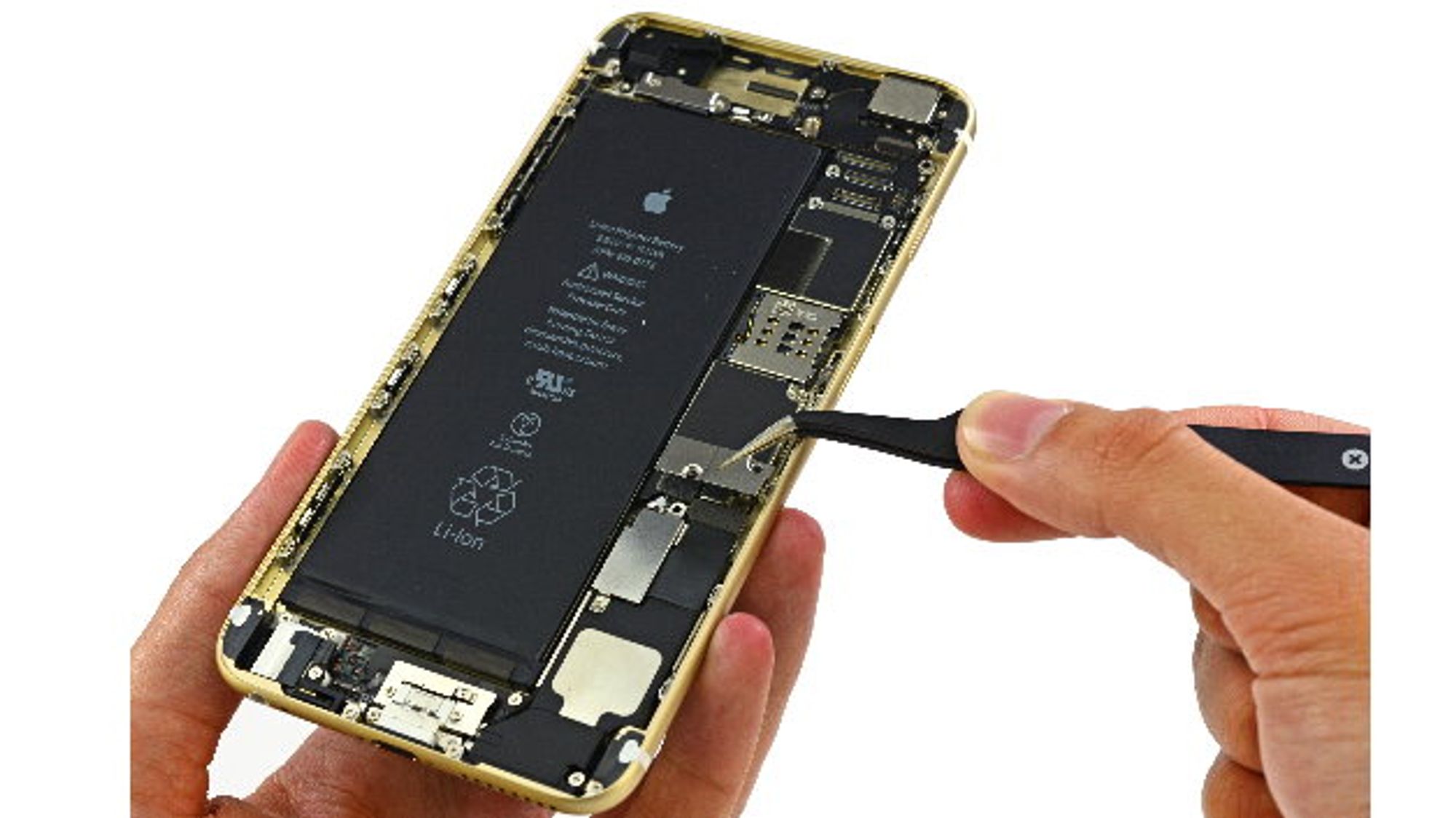 Der Akku liefert bei 3,82 V 2915 mAh, fast eine verdoppelung gegenüber den 1560 mAh im iPhone 5S. Der Akku liefert bei 3,82 V 2915 mAh, fast eine verdoppelung gegenüber den 1560 mAh im iPhone 5S.
