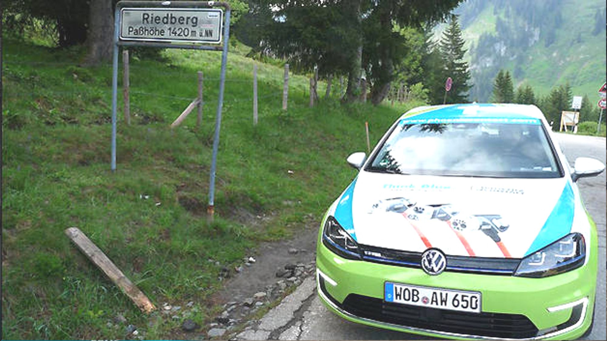 Team Phoenix Contact auf dem Riedbergpass auf 1.420 Metern über dem Meeresspiegel