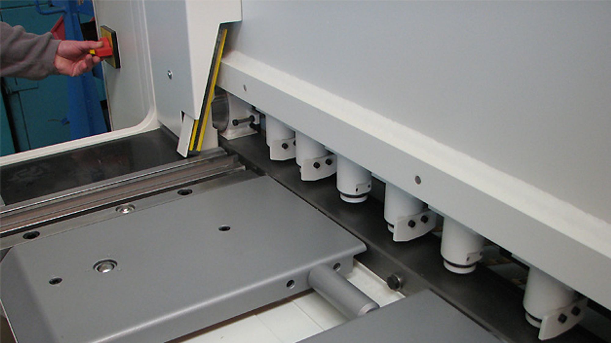 XLCT safety light curtain system from Fiessler Elektronik