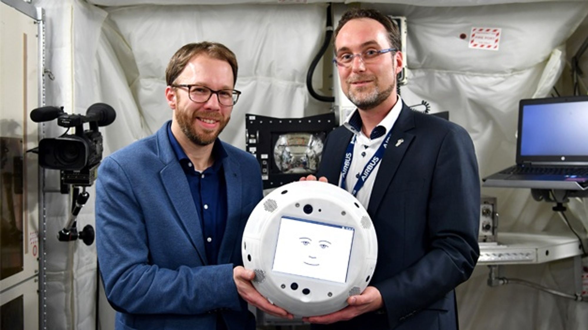 Dr. Christian Karrasch and Till Eisenberg with CIMON in their hands