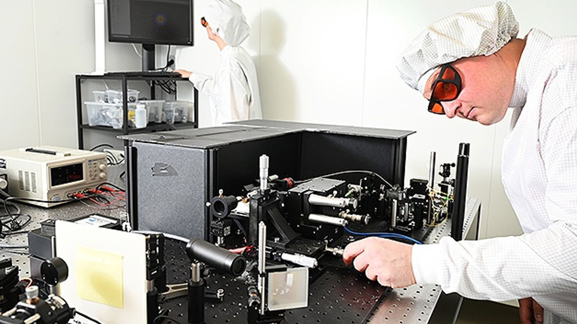 Test of a newly developed photonic chip with a laser beam Test of a newly developed photonic chip with a laser beam