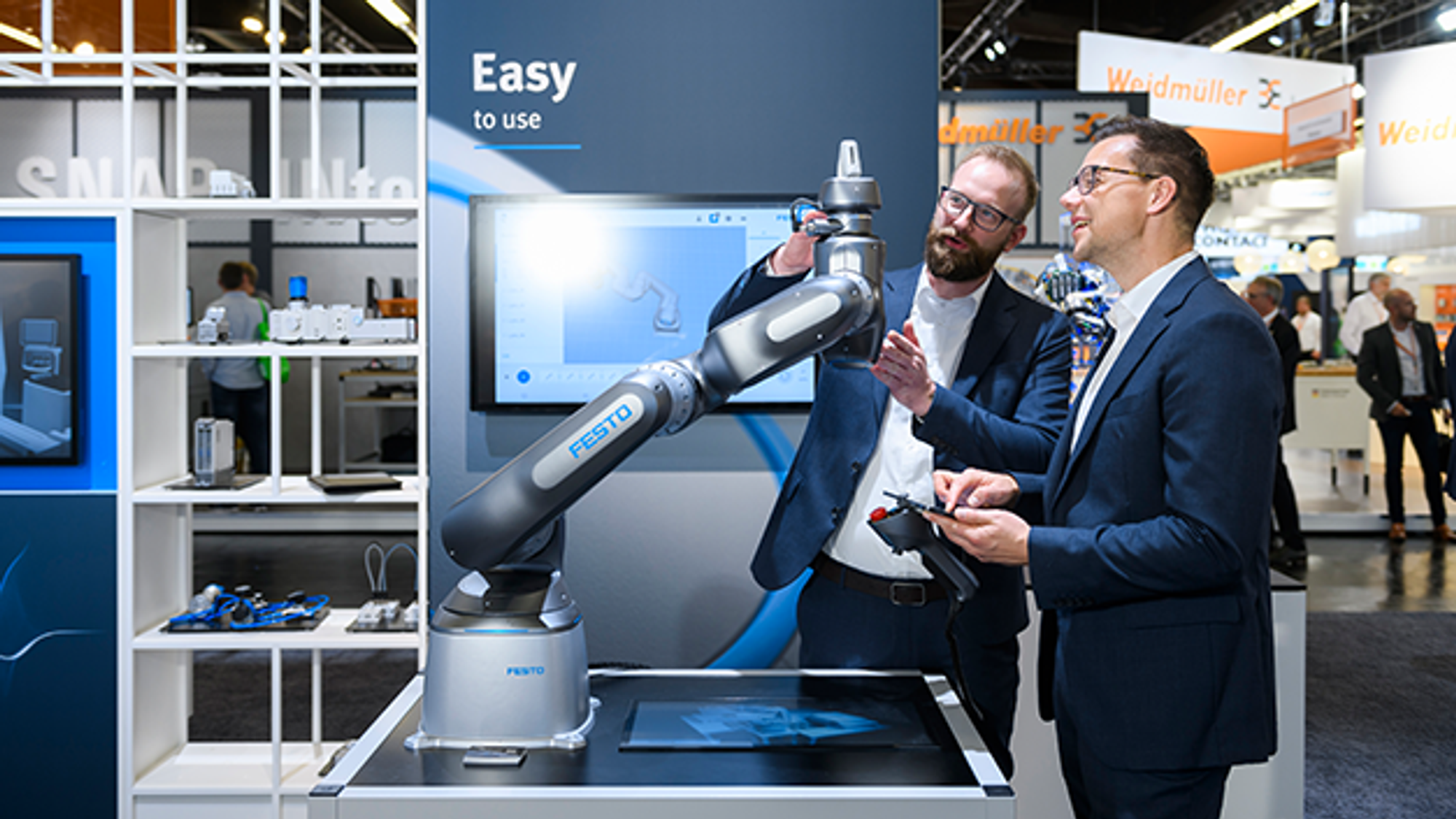 Ein pneumatischer Cobot ist bei Festo zu bewundern. Ein pneumatischer Cobot ist bei Festo zu bewundern.