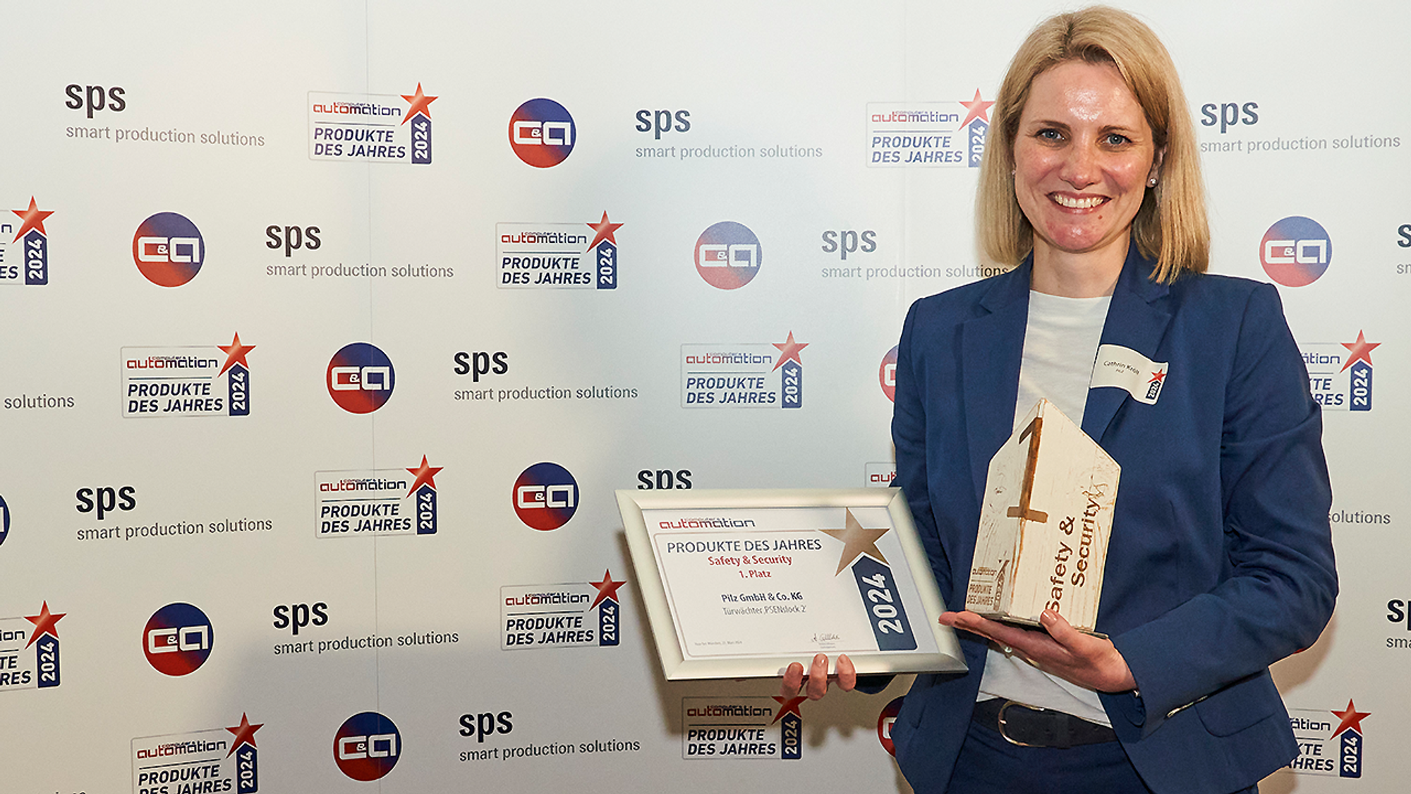 Platz 1 ging an die Zuhaltungen von Pilz. Cathrin Kröll nahm die Auszeichnung für ihr Unternehmen entgegen. Platz 1 ging an die Zuhaltungen von Pilz. Cathrin Kröll nahm die Auszeichnung für ihr Unternehmen entgegen.