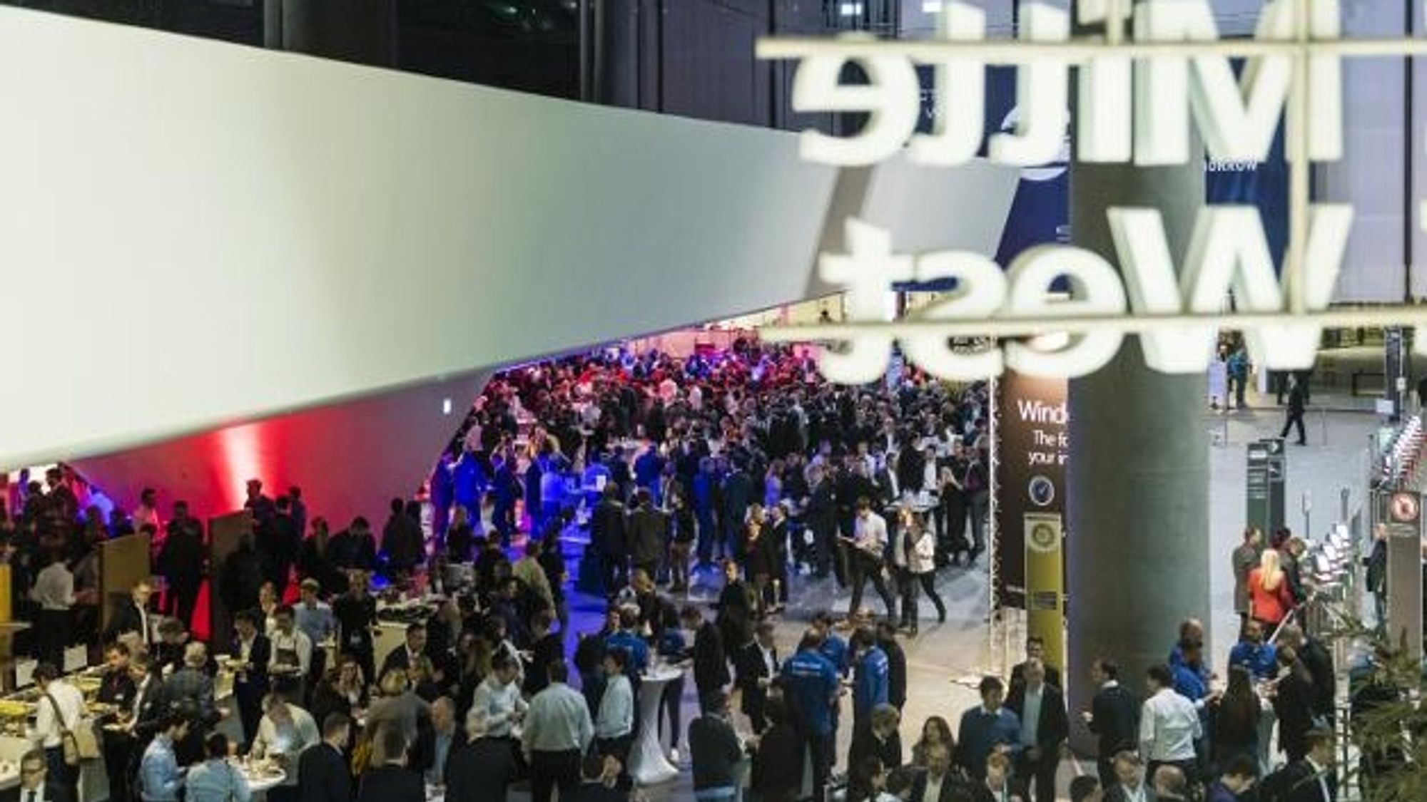 Starker Andrang bei der Ausstellerparty der embedded world 2019