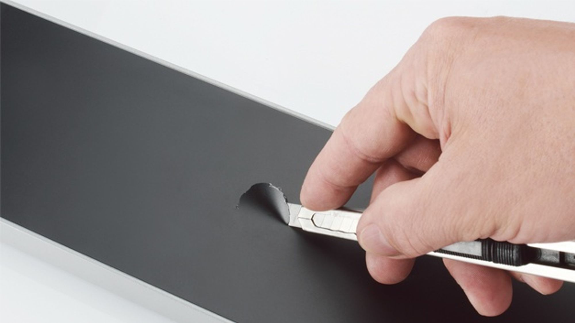 2_Cut off the protective film