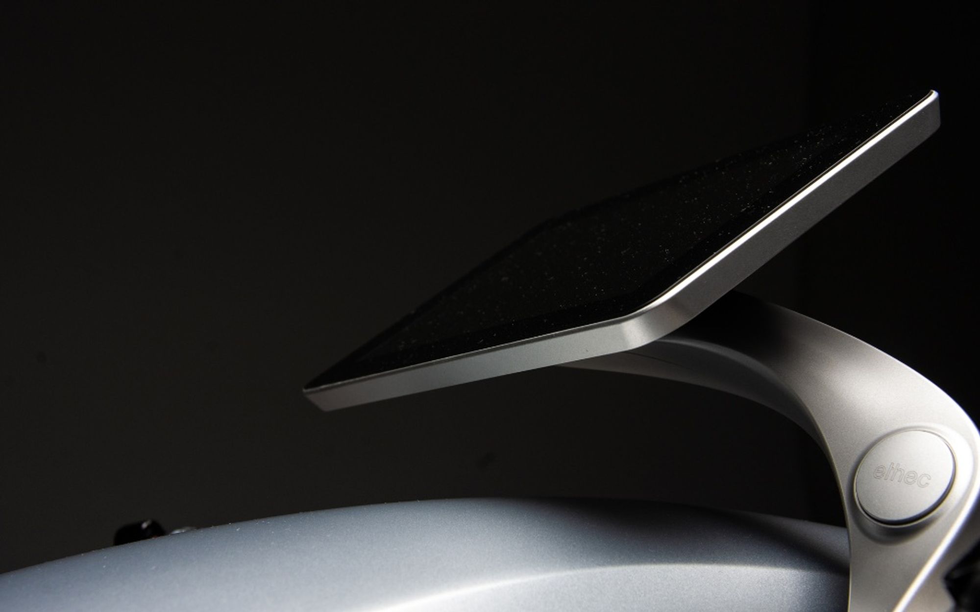 Start button is all you need: Thanks to a Bluetooth beacon, there is no need for an ignition lock.