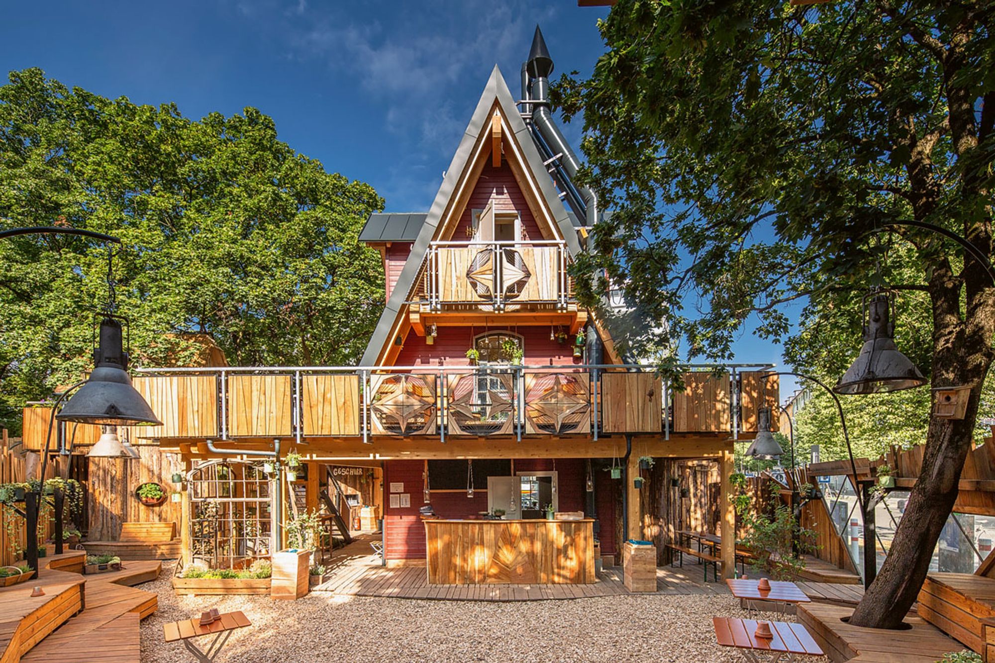 Ein steiles Dach und ein windschiefer Kamin: So stellen sich die Betreiber ihr Hexenhaus vor (Fotos: Gans Kreativ GmbH)