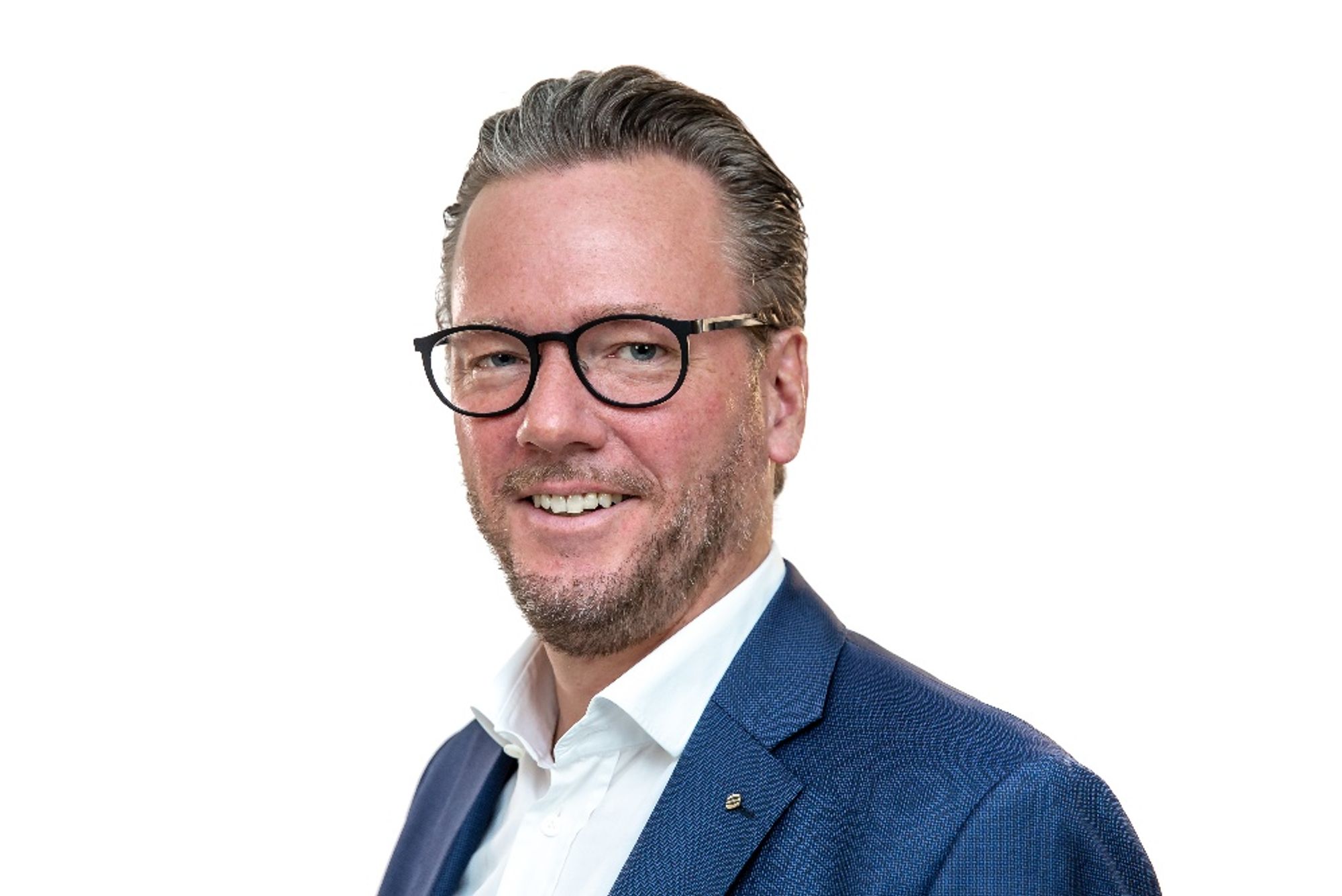 Philipp Harting, stieg nach seiner Ausbildung zum Industrieelektroniker und dem Studium des Wirtschaftsingenieurwesens mit der Fachrichtung Elektrotechnik im Jahr 2008 als Managing Director Asia in Hongkong bei Harting ein. Nur drei Jahre später wech Philipp Harting, stieg nach seiner Ausbildung zum Industrieelektroniker und dem Studium des Wirtschaftsingenieurwesens mit der Fachrichtung Elektrotechnik im Jahr 2008 als Managing Director Asia in Hongkong bei Harting ein. Nur drei Jahre später wech